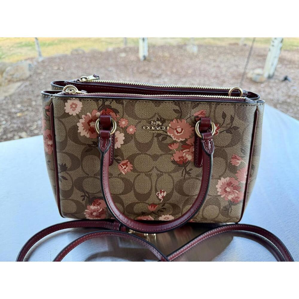 Coach Surrey Signature Canvas Pink Floral Print NWOT 12x9 - Picture 4 of 15